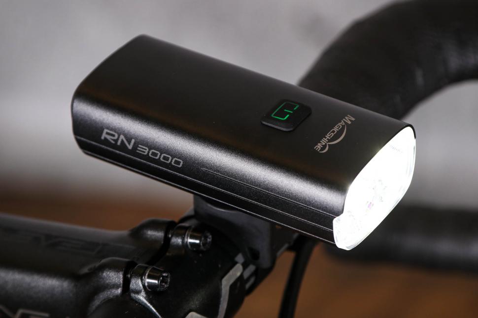2021 Magicshine RN 3000 Best Bike Venture Light - top.jpg