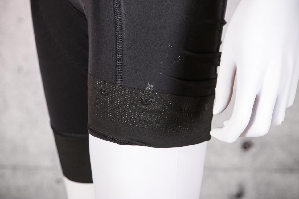 2021 Megmeister Womens L8 Bib Shorts - gripper.jpg