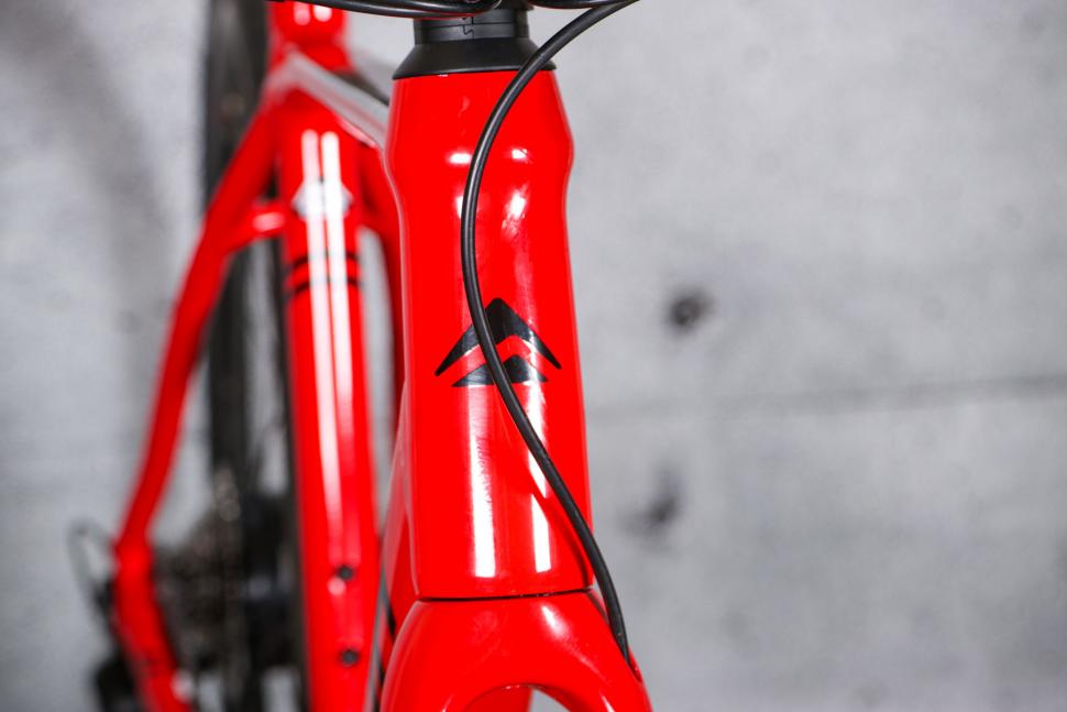 2021 Merida eScultura 400 - head tube badge.jpg