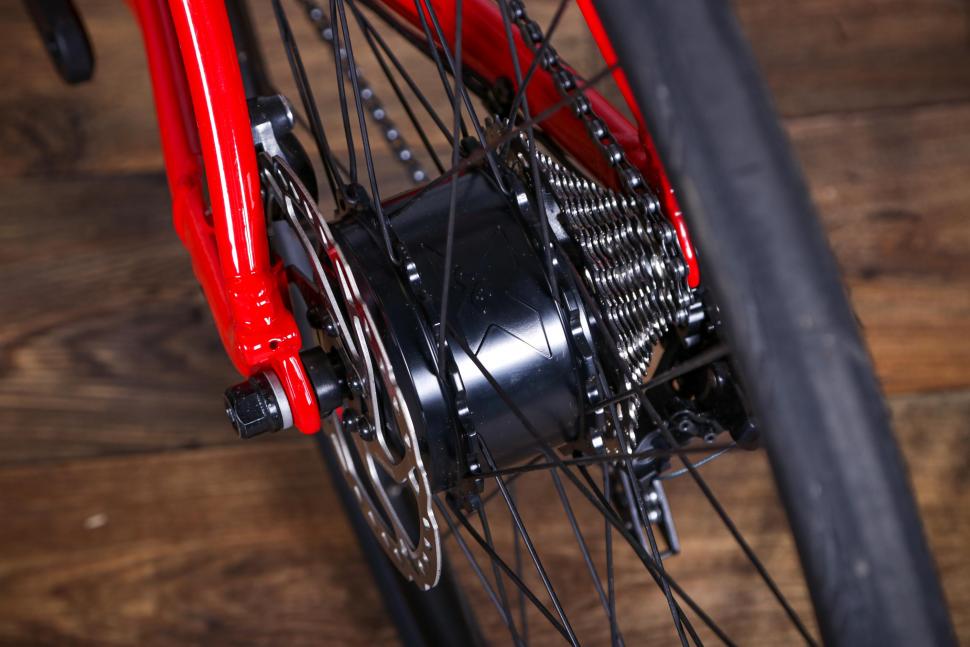 2021 Merida eScultura 400 - rear hub 2.jpg