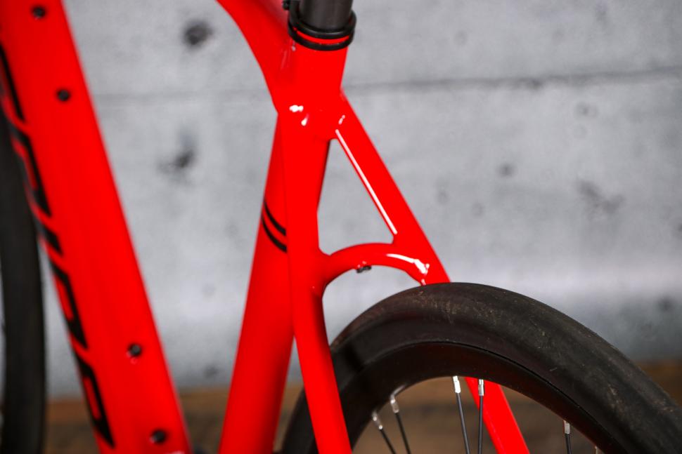 2021 Merida eScultura 400 - seat stays.jpg