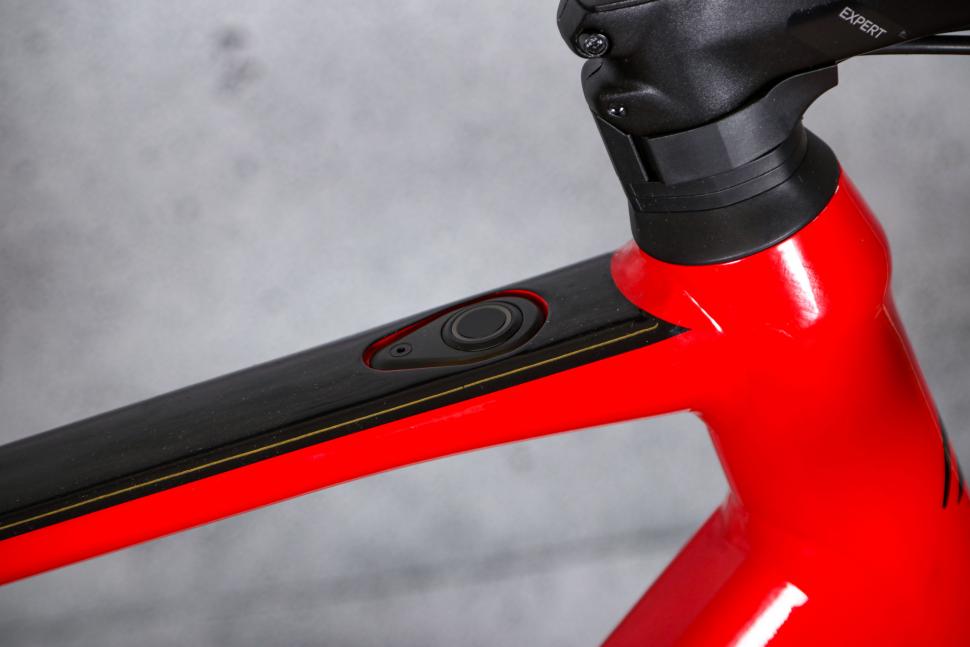 2021 Merida eScultura 400 - top tube button 1.jpg