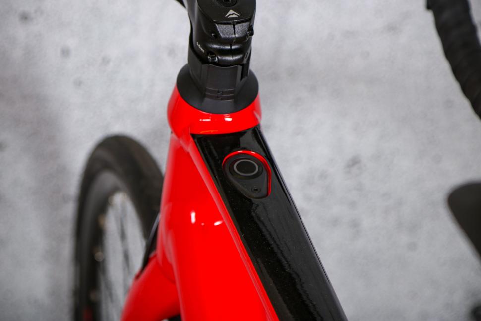 2021 Merida eScultura 400 - top tube button 2.jpg