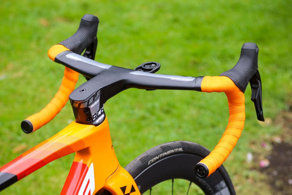2021 Merida Reacto Disc Team-E - bars 2.jpg