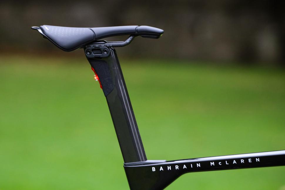 2021 Merida Reacto Disc Team-E - seat post and saddle.jpg