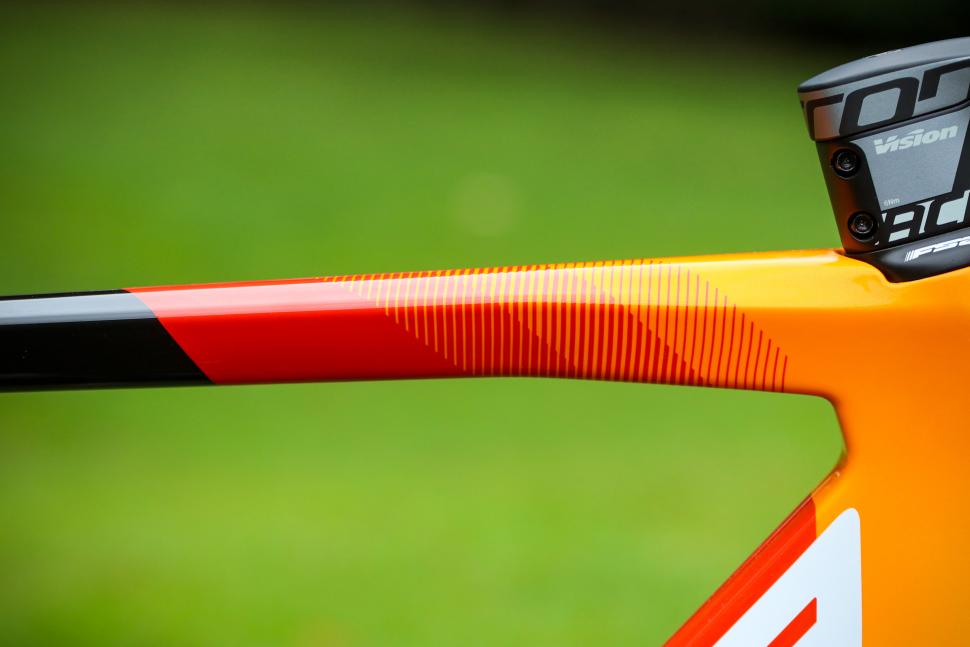 2021 Merida Reacto Disc Team-E - top tube 2.jpg