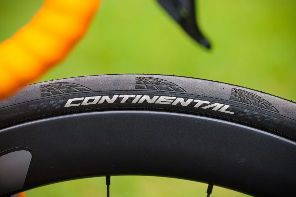 2021 Merida Reacto Disc Team-E - tyre 1.jpg
