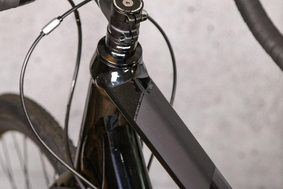 2021 Merida Silex 200 - top tube detail.jpg
