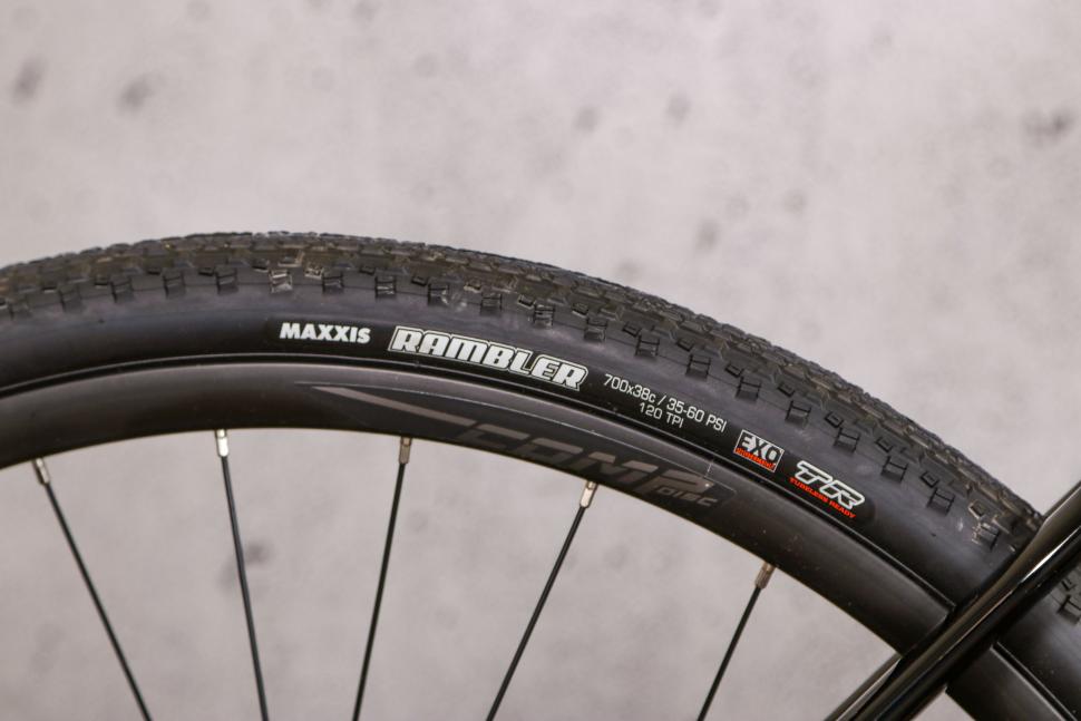 2021 Merida Silex 200 - tyre and rim.jpg