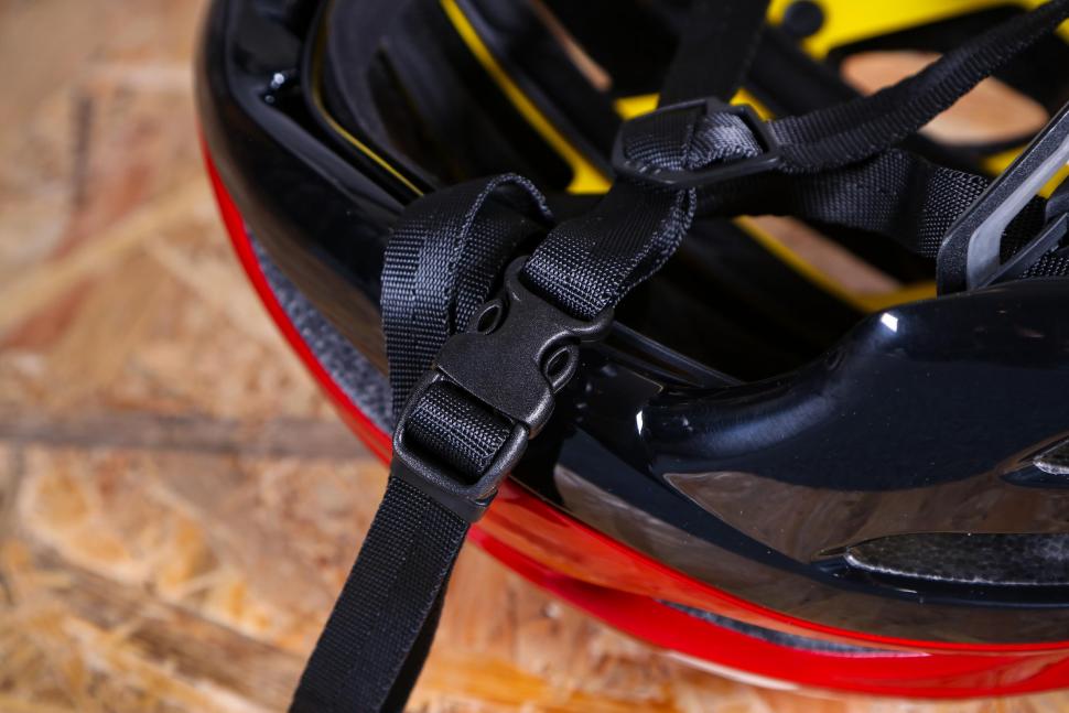 2021 Met Estro MIPS road cycling helmet - clip.jpg