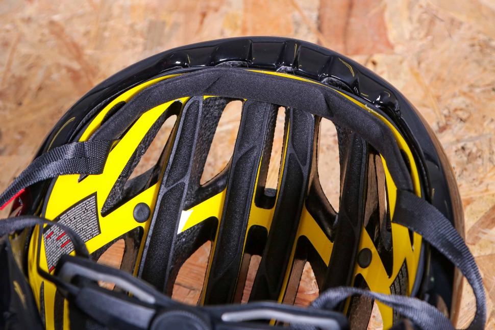 2021 Met Estro MIPS road cycling helmet - inside 2.jpg