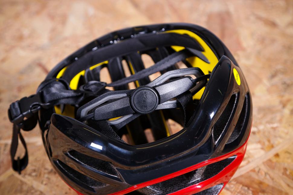 2021 Met Estro MIPS road cycling helmet - tension system.jpg