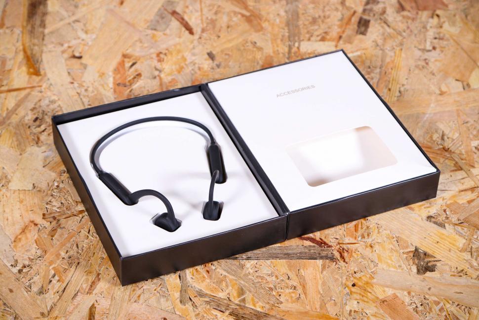 2021 Naenka Bone Conduction Runner Pro Open Ear Wireless Headphone IP68 Waterproof - box open.jpg