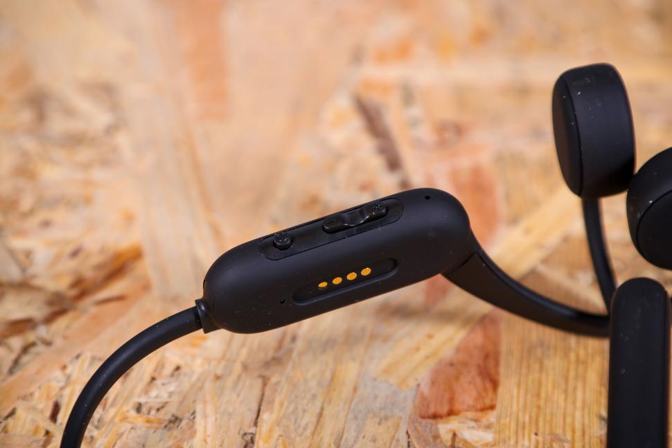 2021 Naenka Bone Conduction Runner Pro Open Ear Wireless Headphone IP68 Waterproof - buttons.jpg
