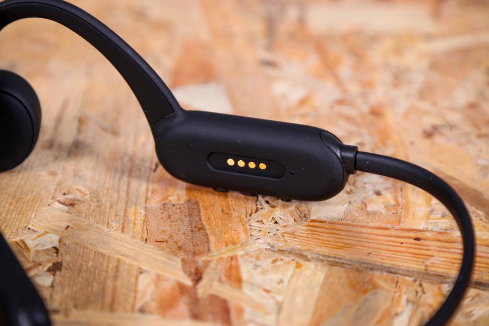 2021 Naenka Bone Conduction Runner Pro Open Ear Wireless Headphone IP68 Waterproof - charging port.jpg
