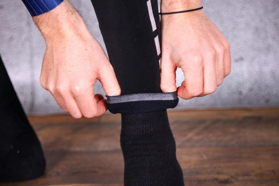 2021 Nopinz Endurance Roubaix Leg Warmers - ankle gripper.jpg