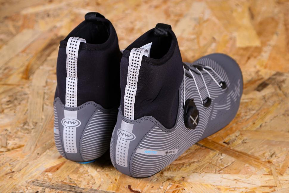 2021 Northwave Celsius R Arctic - heels.jpg