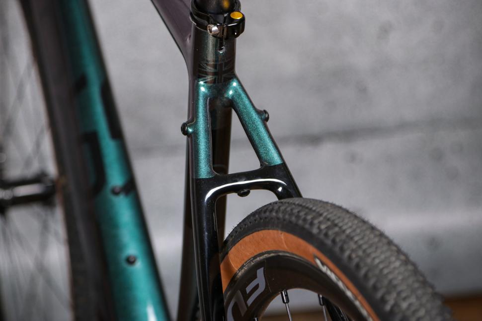 2021 Orro Terra C GRX800 - seat stays.jpg