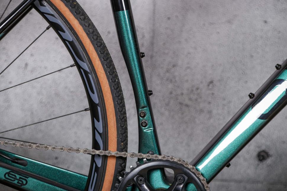 2021 Orro Terra C GRX800 - seat tube shape.jpg