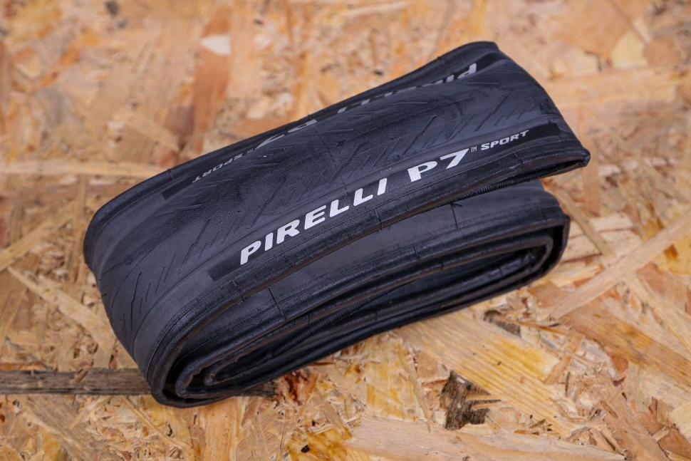 2021 Pirelli P7 Sport tyre 700x28C.jpg