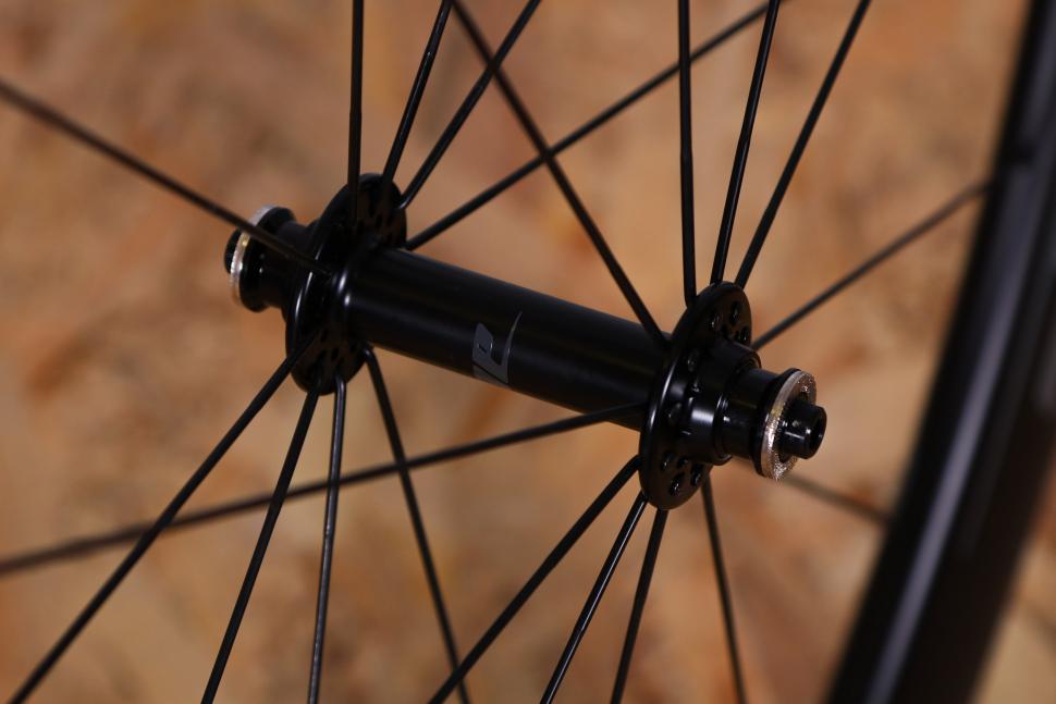 2021 Prime RR-50 V3 Carbon Clincher Wheelset - front hub.jpg