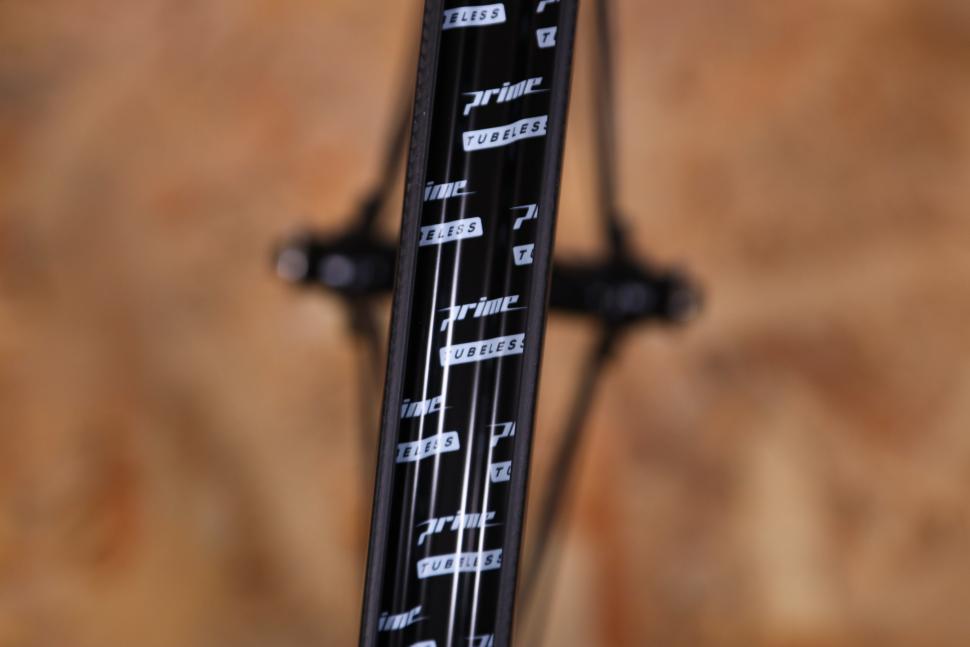 2021 Prime RR-50 V3 Carbon Clincher Wheelset - rim bed.jpg