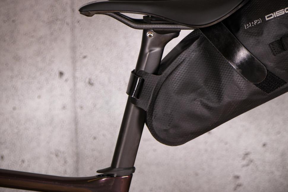 2021 PRO Discover Team Seatpost Bag - seatpost strap.jpg