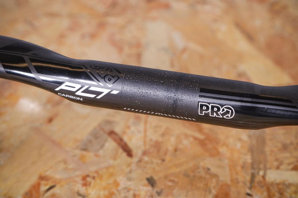 2021 PRO PLT Ergo Carbon Handlebar - centre.jpg