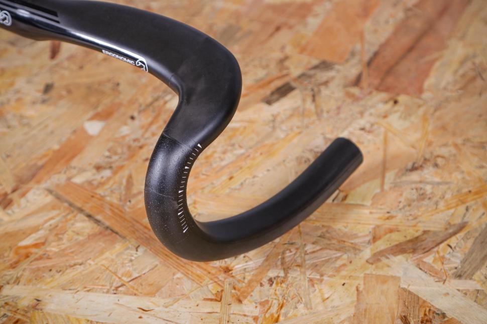 2021 PRO PLT Ergo Carbon Handlebar - drop.jpg