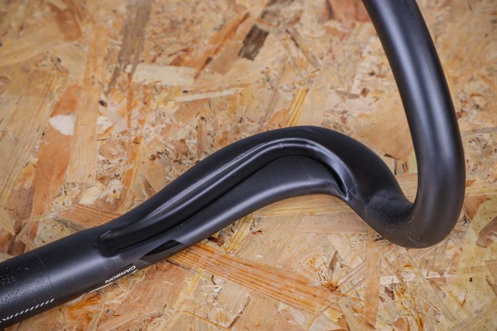 2021 PRO PLT Ergo Carbon Handlebar - underisde.jpg