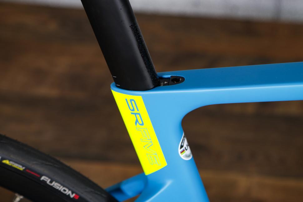 2021 Quintana Roo SRFive - seat post bolt.jpg