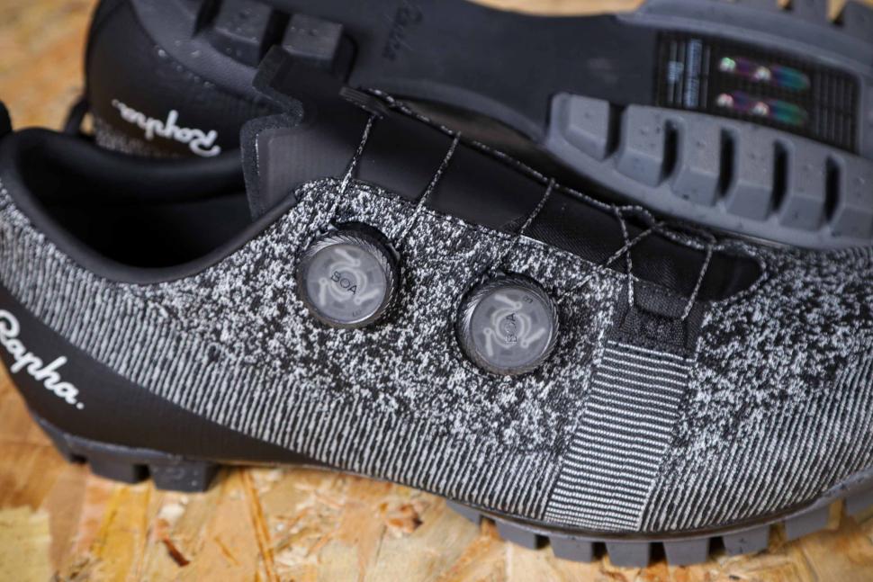 2021 Rapha Explore Powerweave Shoes - boa.jpg