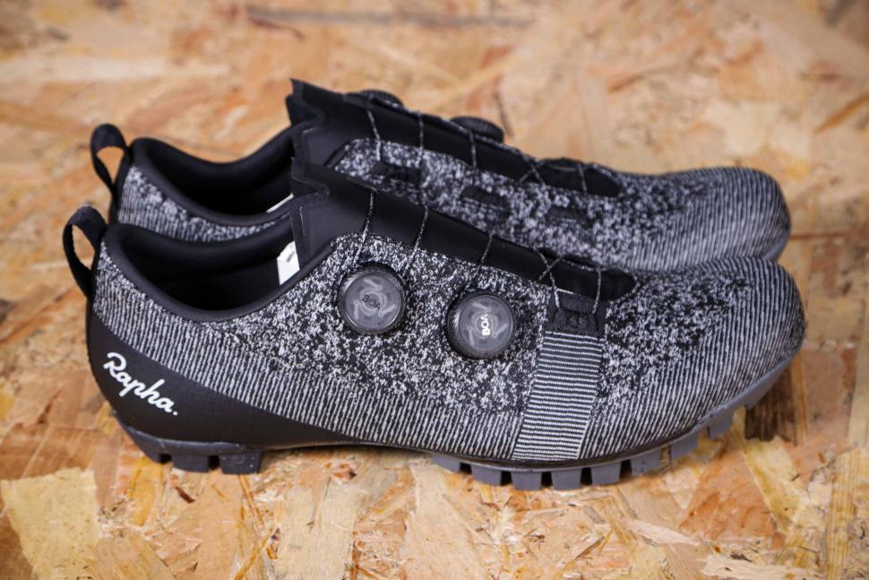 2021 Rapha Explore Powerweave Shoes - side.jpg