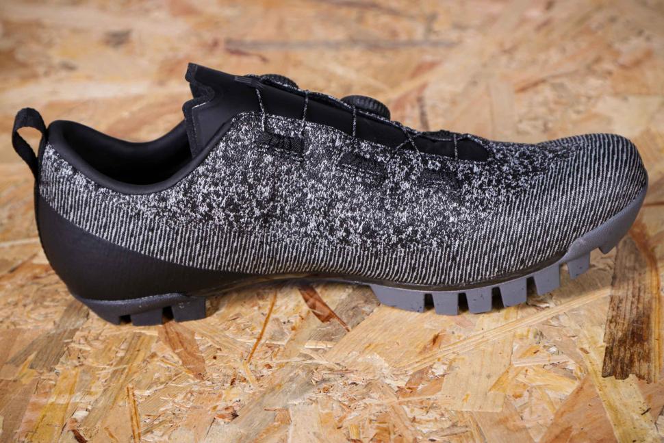 2021 Rapha Explore Powerweave Shoes - in step.jpg