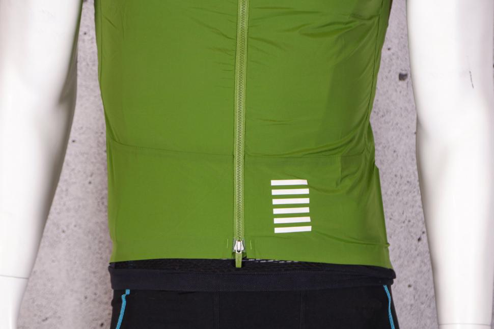 2021 Rapha Men's Pro Team Lightweight Gilet - hem.jpg