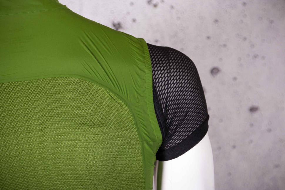 2021 Rapha Men's Pro Team Lightweight Gilet - sleeve back.jpg