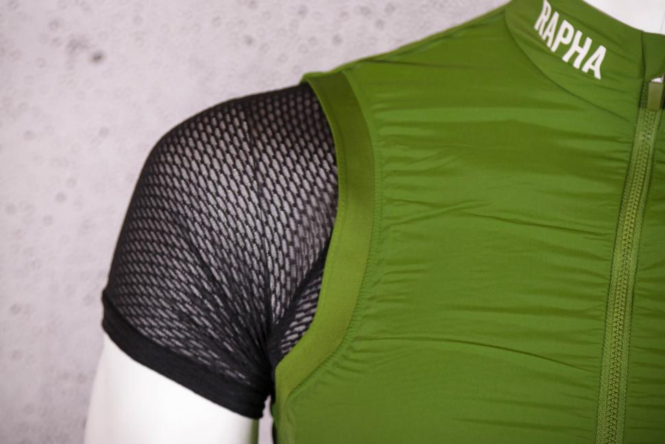 2021 Rapha Men's Pro Team Lightweight Gilet - sleeve.jpg