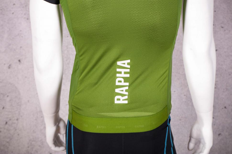 2021 Rapha Men's Pro Team Lightweight Gilet - tail.jpg