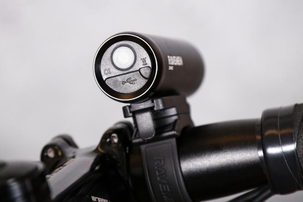 2021 Ravemen CR450 USB Rechargeable front light - button and USB port cover.jpg