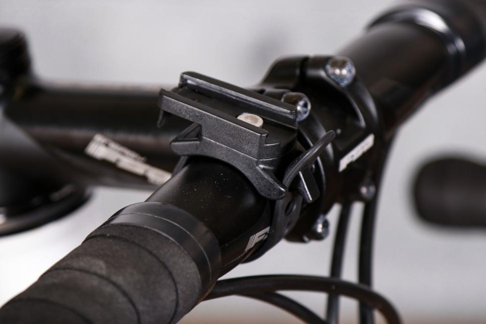 2021 Ravemen CR600 USB Rechargeable front light - mount.jpg