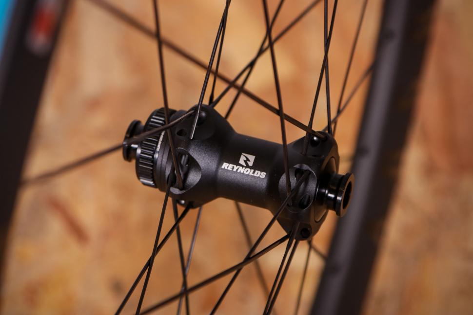 2021 Reynolds AR 58-62 X DB wheels - front hub.jpg