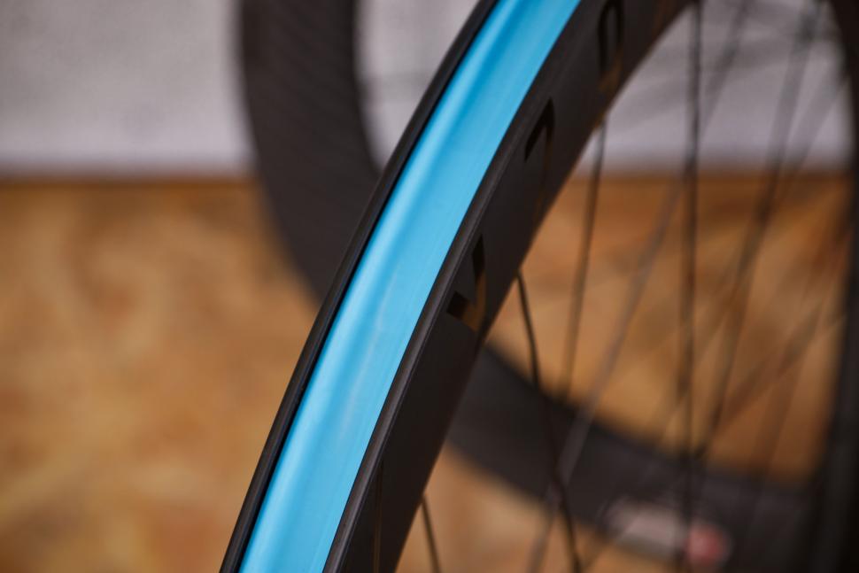 2021 Reynolds AR 58-62 X DB wheels - rim bed.jpg