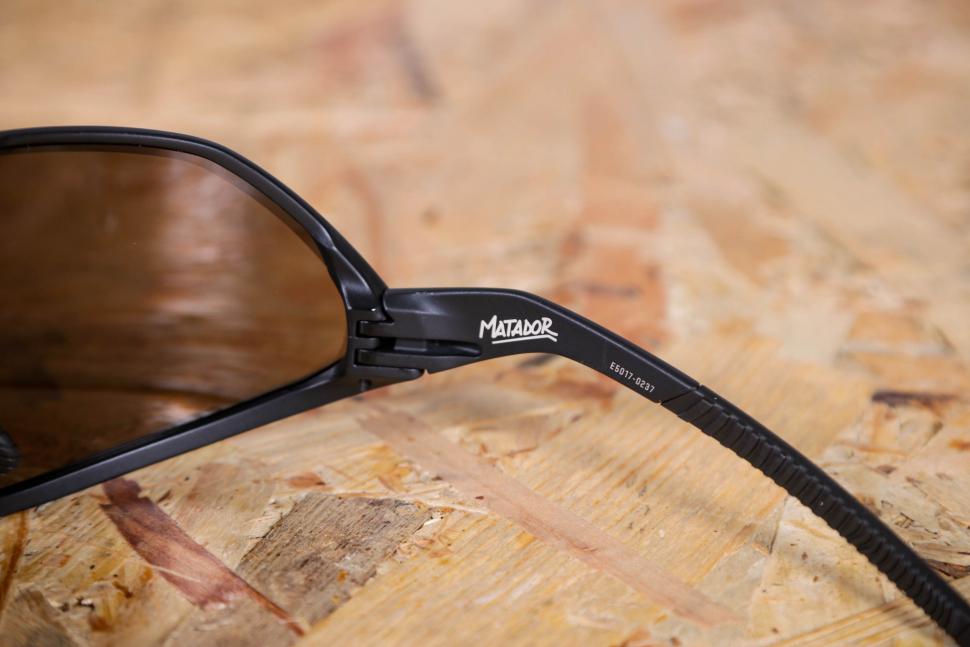 2021 Roka MATADOR Ultralight Performance Sunglasses - hinge.jpg