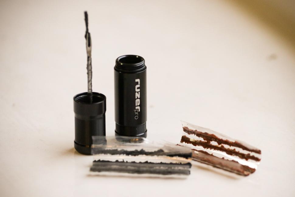 2021 Ruzer Tubeless glueless Bike Tyre repair kit 1.jpg