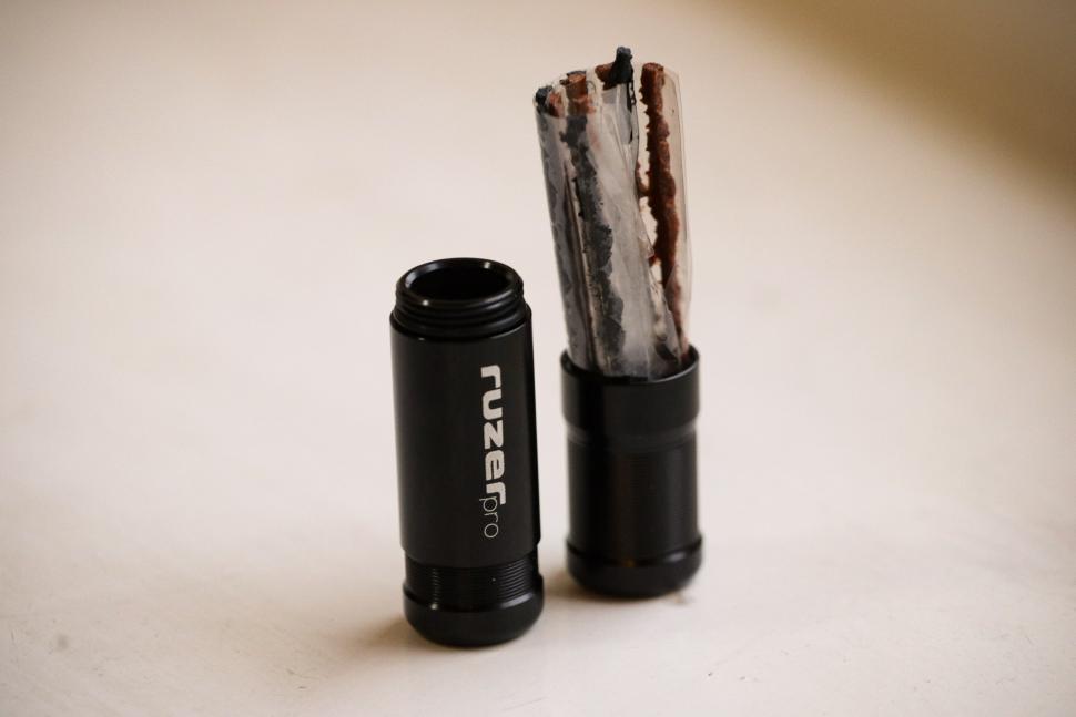 2021 Ruzer Tubeless glueless Bike Tyre repair kit 2.jpg