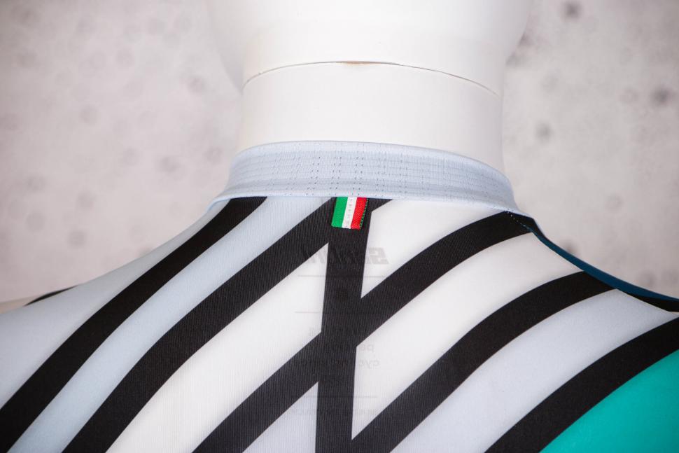2021 Santini Eco Sleek Raggio Women's Short Sleeve Jersey - collar back.jpg