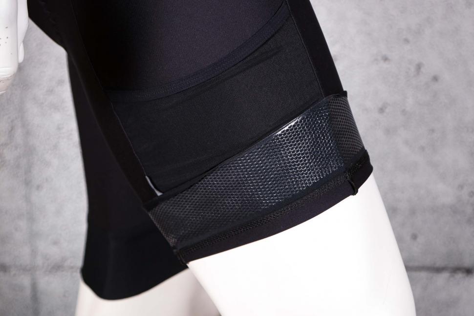 2021 Santini Gravel Men's Bib Shorts - cuff gripper.jpg
