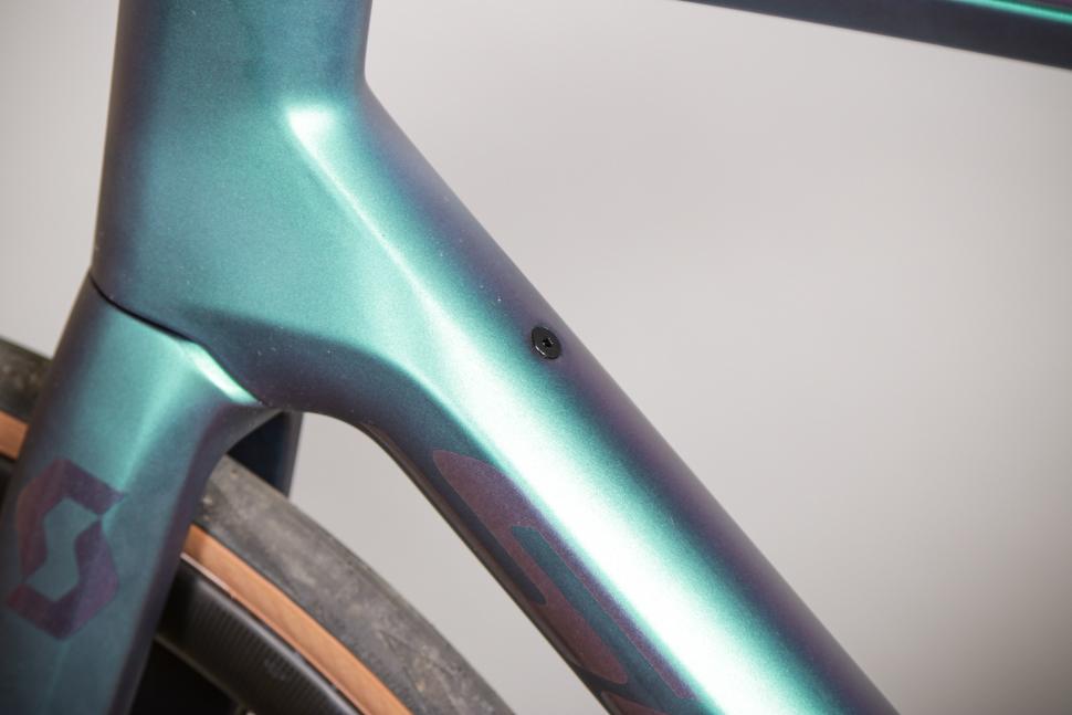 2021 Scott Addict eRide - down tube detail.jpg