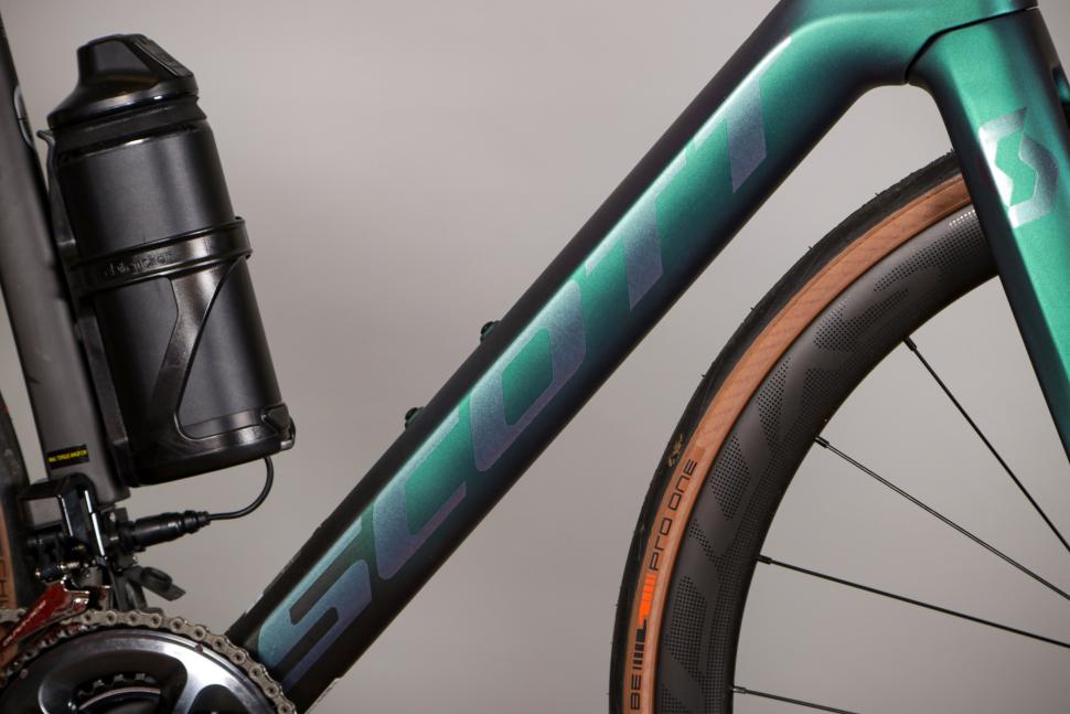 2021 Scott Addict eRide - down tube.jpg