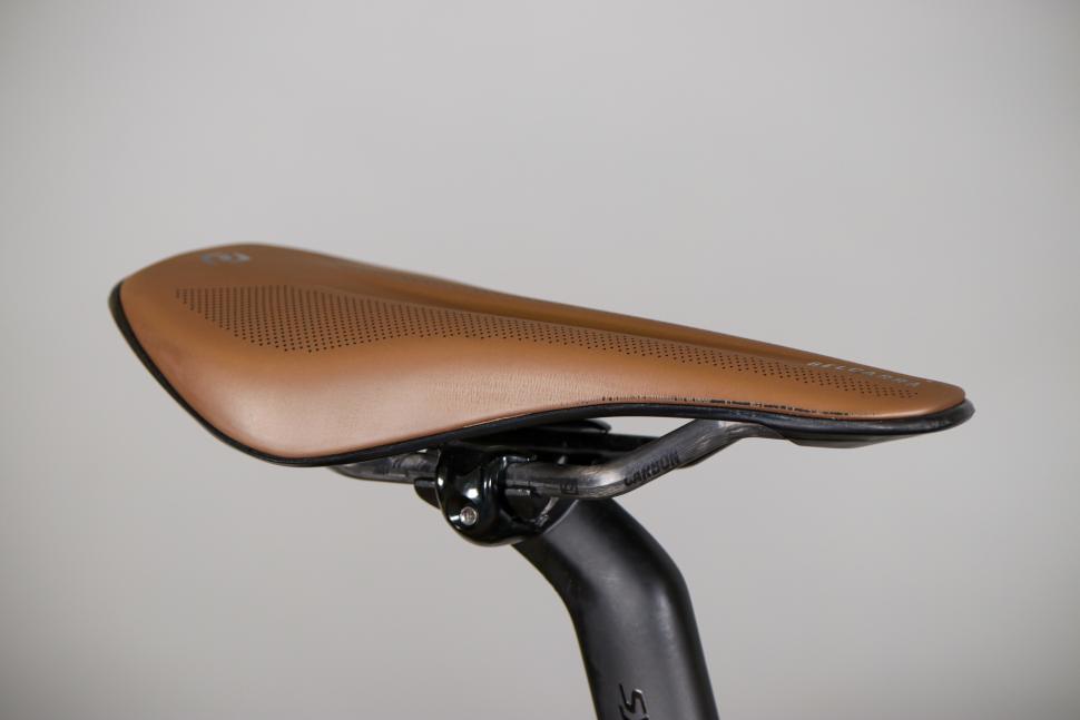 2021 Scott Addict eRide - saddle.jpg